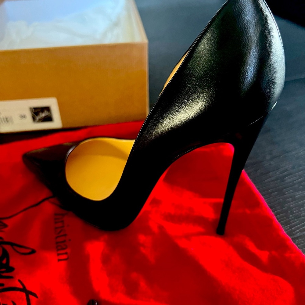 So Kate black pumps